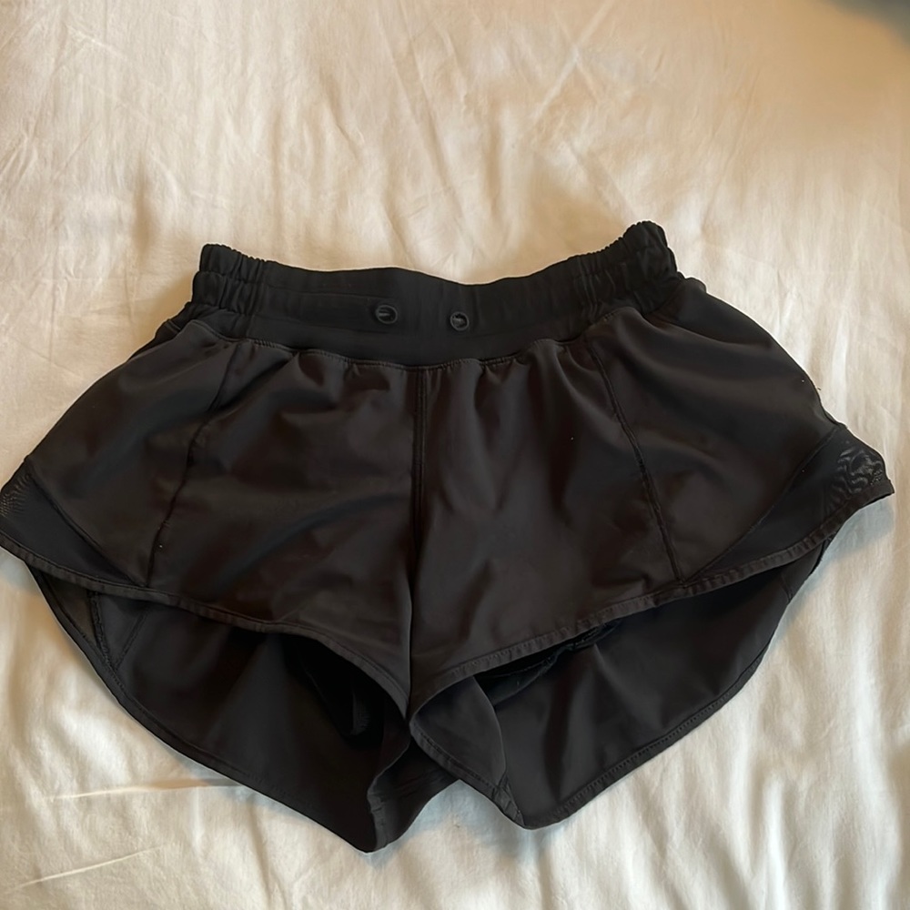 Lululemon Hotty Hot 2.5” Short Size 2